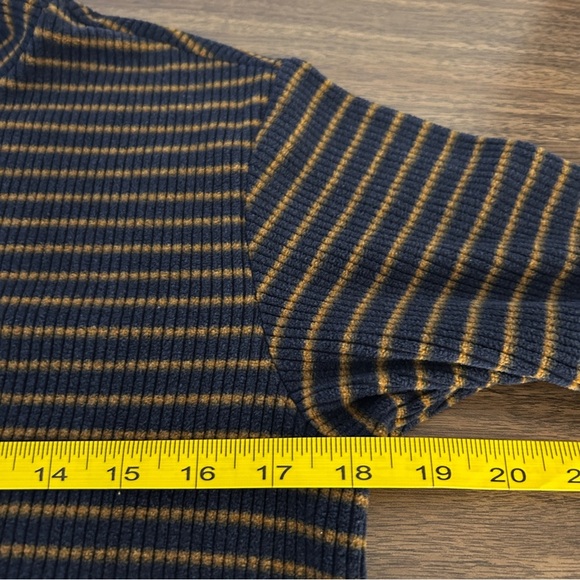 Uniqlo Navy and Tan Striped Sweater Youth 13 - Picture 7 of 9